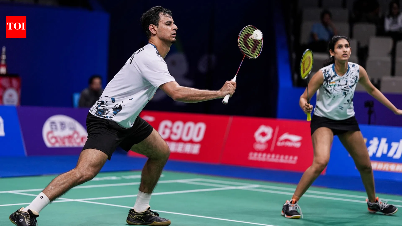 BadmintonLiveBWF World Championships: Canada hit back as Kapoor-Gadde drop second game 19-21