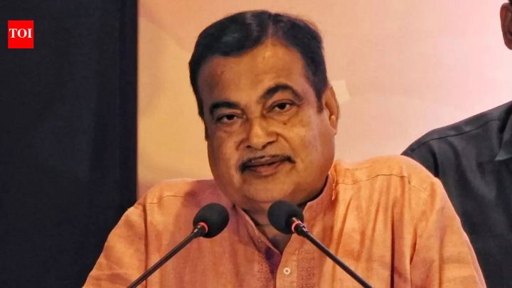 IndiaNo intention to quit politics, Nitin Gadkari clarifies
