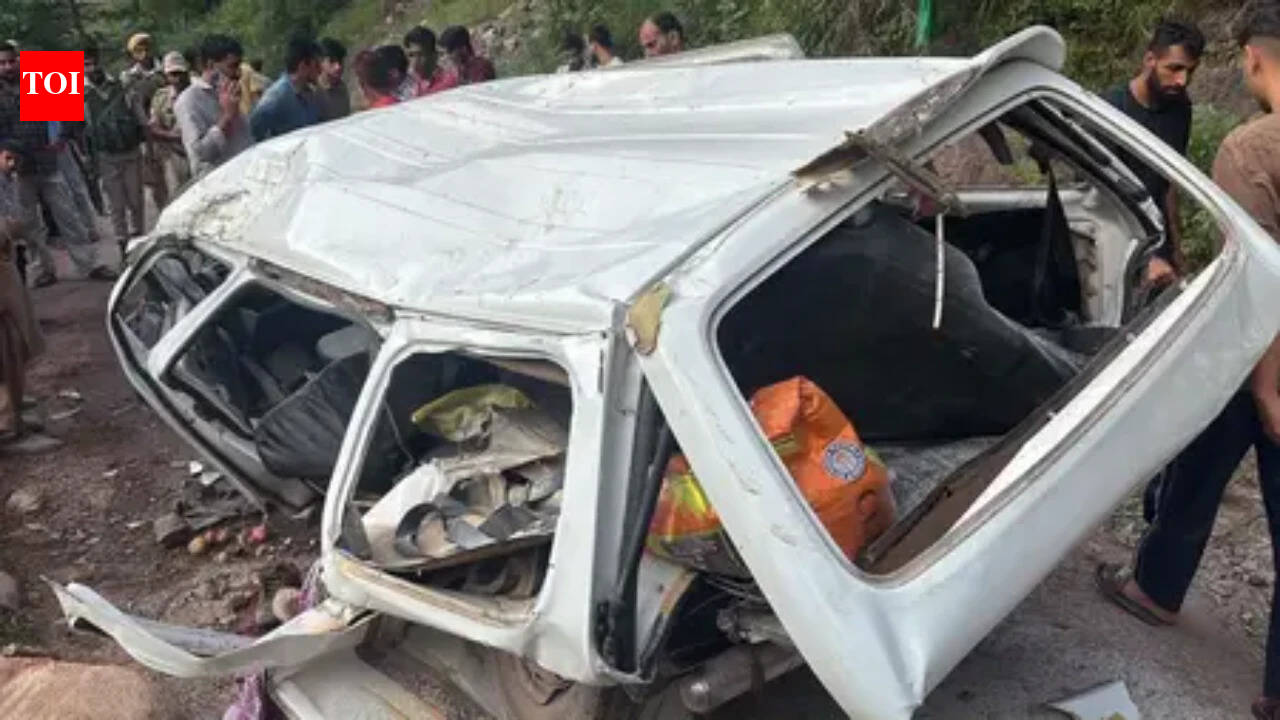 India6 dead, 3 hurt as vehicle falls into gorge in J&K’s Poonch