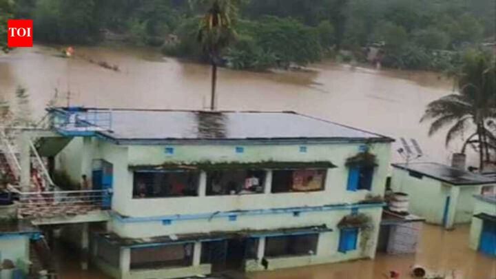 BhubaneswarOver 300 stranded as floodwater enters residential school in Kendrapada