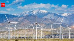 Iowa plant turns retired wind turbine blades into fibres and powders for roads