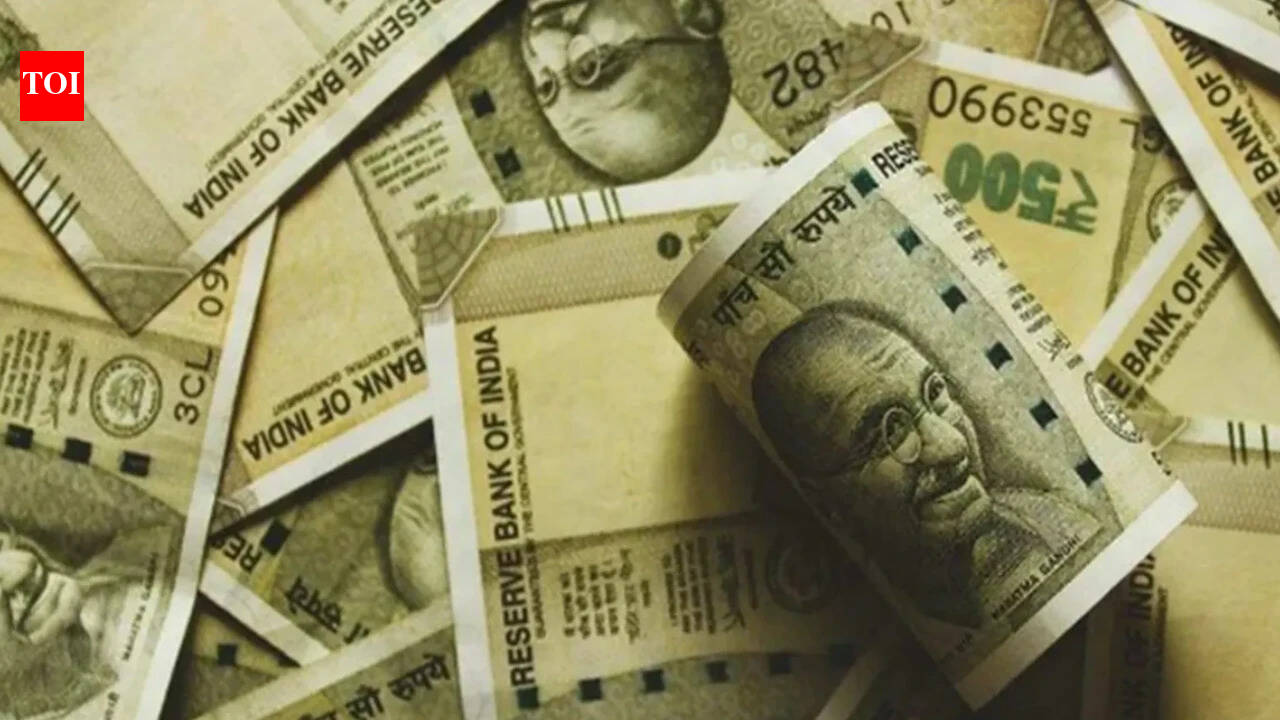 India BusinessRupee falls 13 paise to 95.56 as crude rises, Fed hike bets strengthen dollar