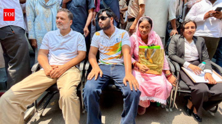 India'Over 200 pellets in body, lost eye': Rahul sits on dharna with victim; seeks FIR