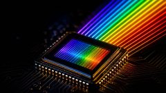 Rice-Sized Chip With “Rainbow Light” Could Power Future 6G Networks