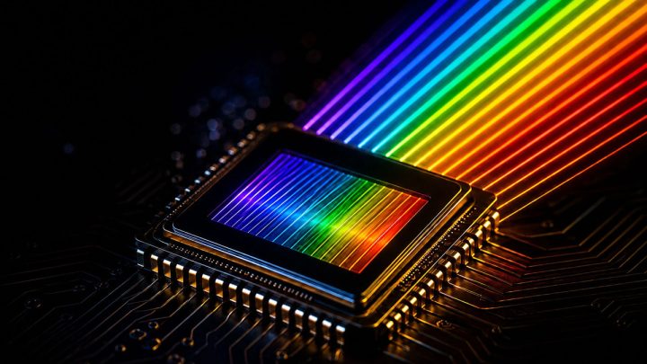 Rice-Sized Chip With “Rainbow Light” Could Power Future 6G Networks