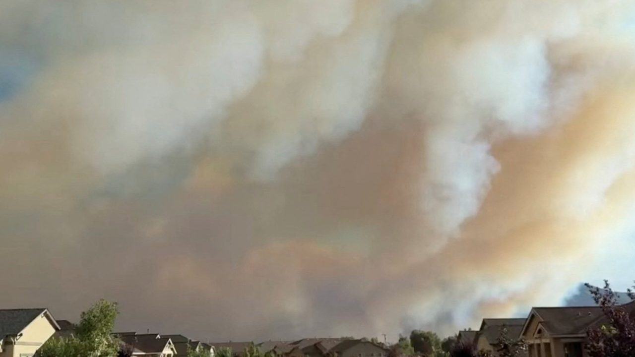Thousands displaced as wildfire threatens homes in US state of Nevada
