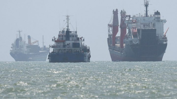 Iran, Oman discuss temporary shipping lane through Strait of Hormuz