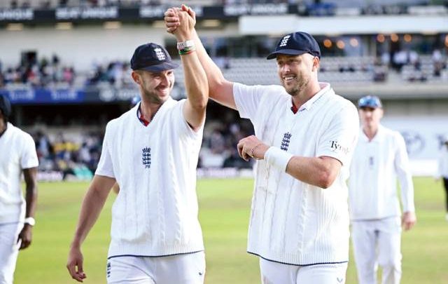 Robinson, Tongue lead England’s rout as Pakistan crumble for 171 in first Test