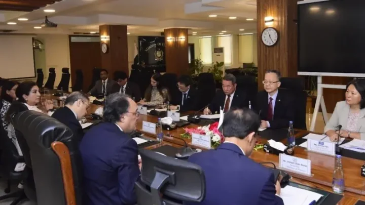 Pakistan pushes ADB for more funding