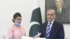 'A daughter of the nation': PM Shehbaz lauds courage of Pims nurse Razia Noreen during hospital fire