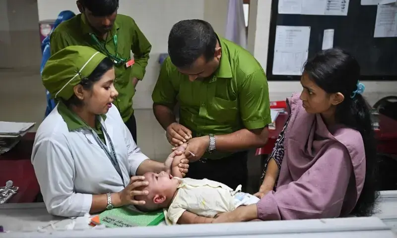 Bangladesh hospital wards crowded as measles toll nears grim 1,000-child mark