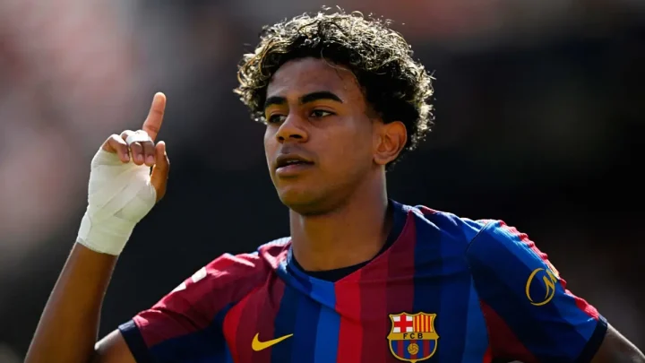 Lamine Yamal hits double as perfect Barcelona thrash Valencia