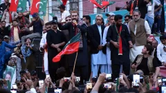 Defiant KP CM reaches Karachi on last leg of Sindh drive