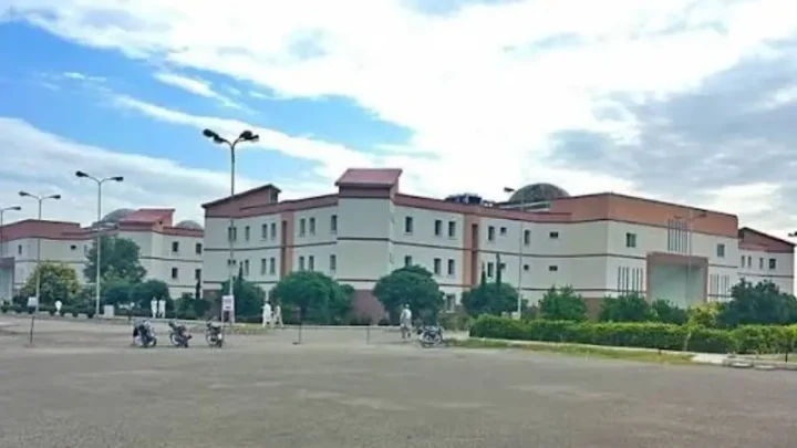 No casualties reported as fire breaks out in Bannu hospital's urology ward