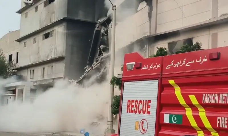 Part of factory collapses after fire in Karachi's Landhi; efforts continue to put out blaze