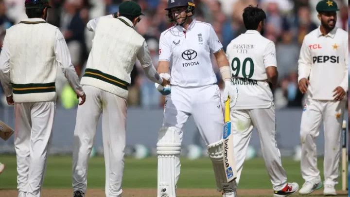 England survive scare to seal 3-0 sweep against Pakistan