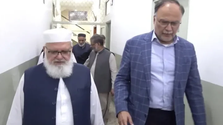 Govt, JI talks end inconclusively as Islamabad seeks delay in long march over security threats