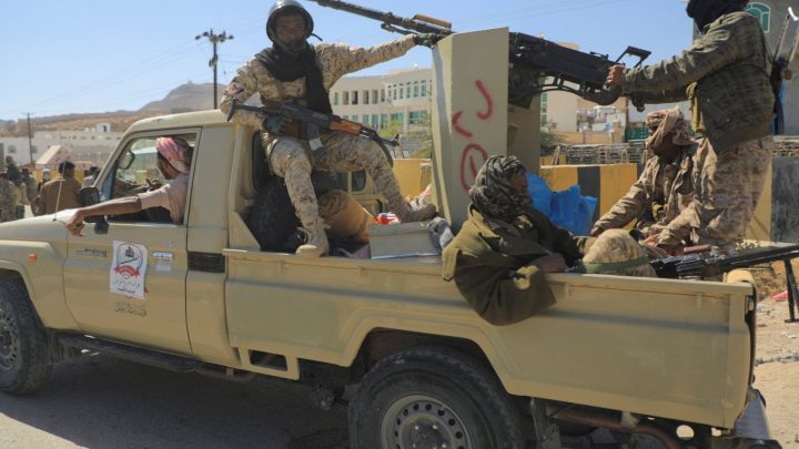 Houthi fighters clash with Yemeni government forces in country’s southwest