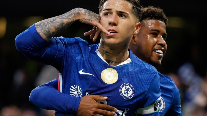 Fernandez transfers to Man City from Chelsea in joint British record fee