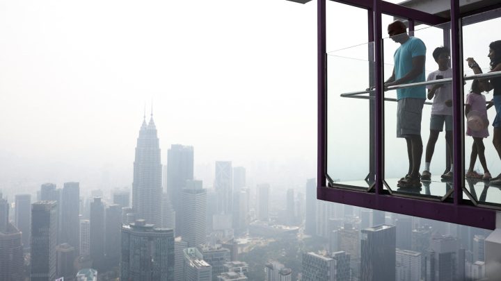 Toxic haze from Indonesian fires chokes Malaysian Borneo
