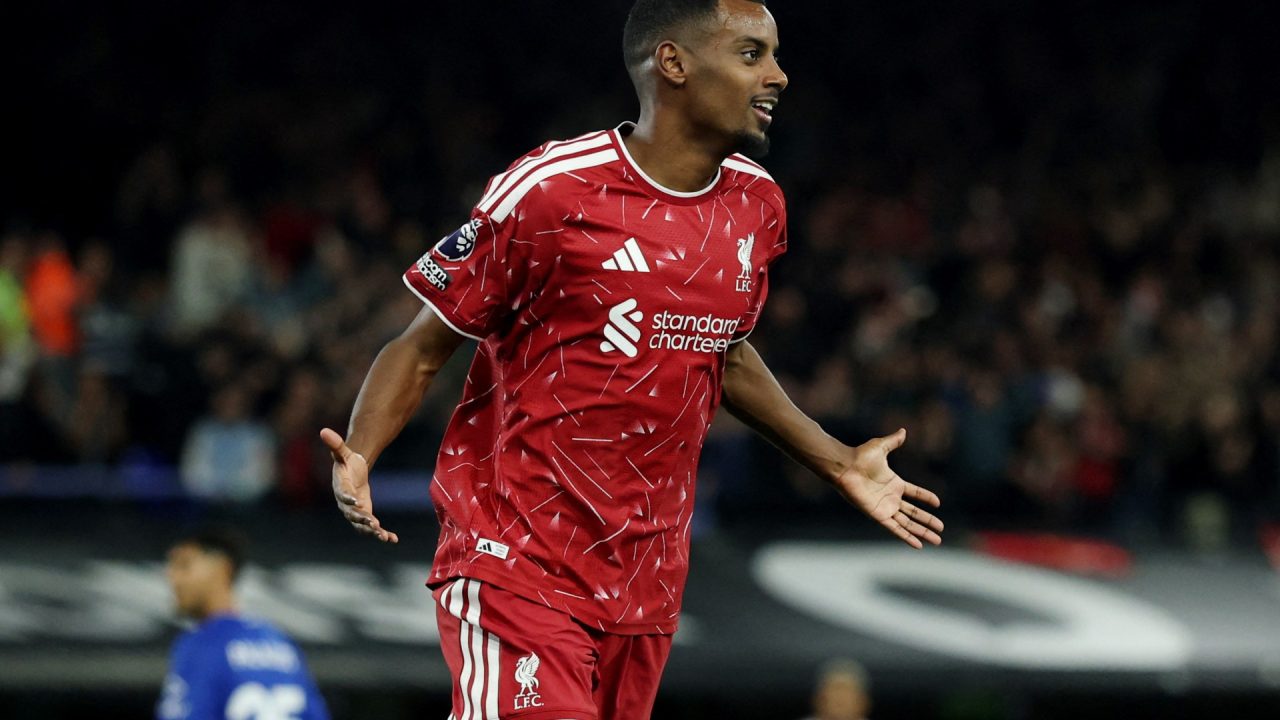 Liverpool beat Ipswich as Isak goals hand Iraola first Premier League win