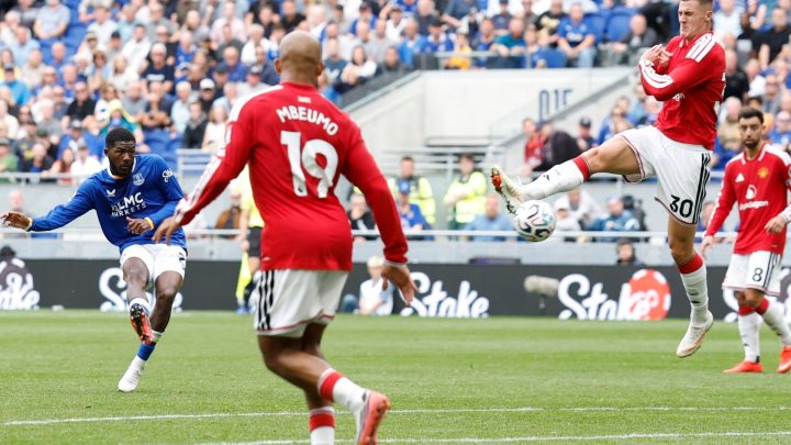 Maitland-Niles stuns Manchester United as Everton claim last-ditch point