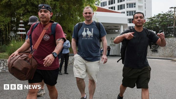 Shopping to bar-hopping: USS Abraham Lincoln sailors unwind in Thailand after 250-day voyage