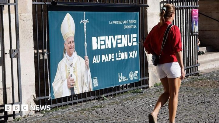 Hundreds of thousands expected in Paris for Pope's visit