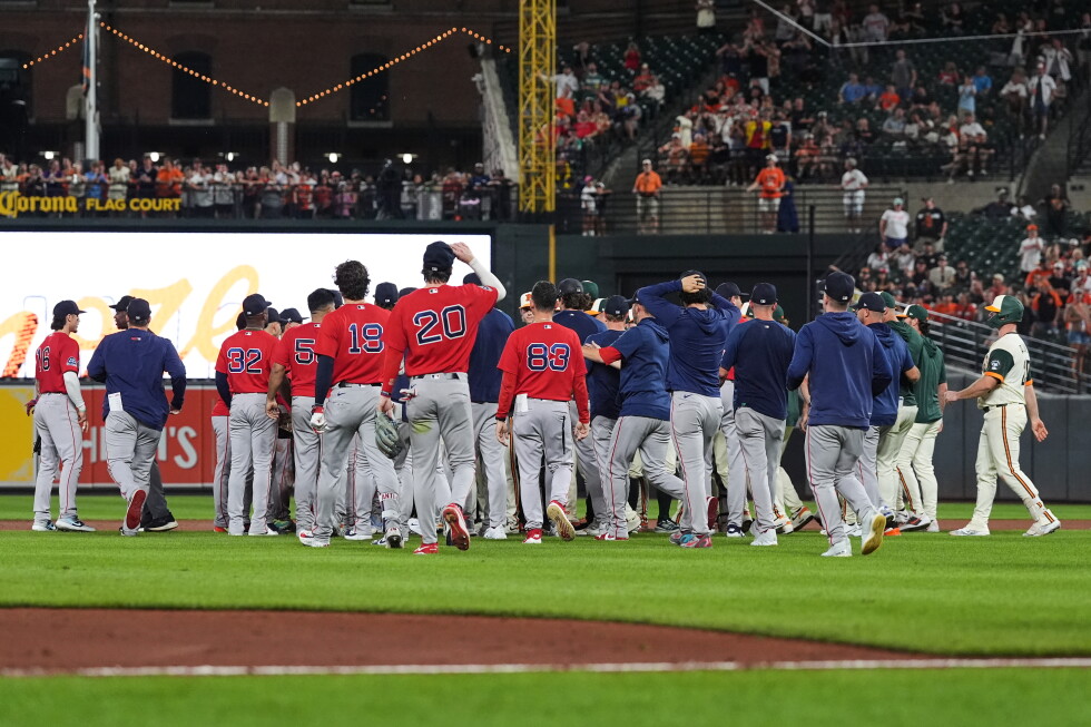 Benches clear between O's and Red Sox after double play