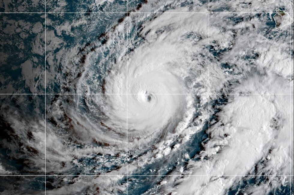 Hawaii residents told to expect tropical storm conditions as Hurricane Lowell passes to the west