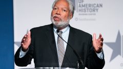 Lonnie Bunch to retire from Smithsonian leadership following clash with Trump administration