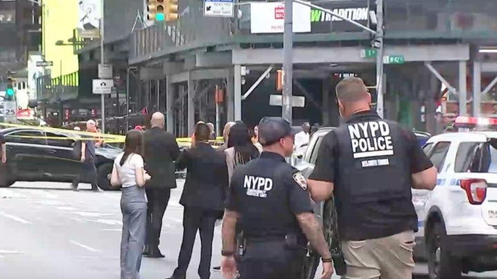 Woman randomly stabs 2 people in New York City’s Times Square, killing 1, then is killed by police