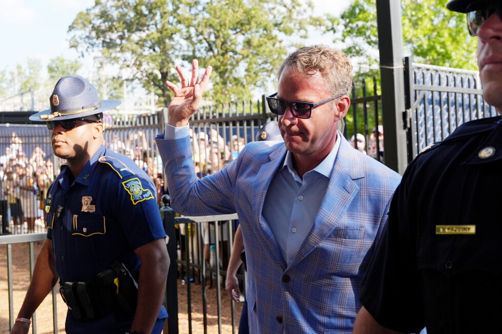 Fans in Ole Miss' Grove mock Lane Kiffin but tout their 'hospitality' as he returns with LSU