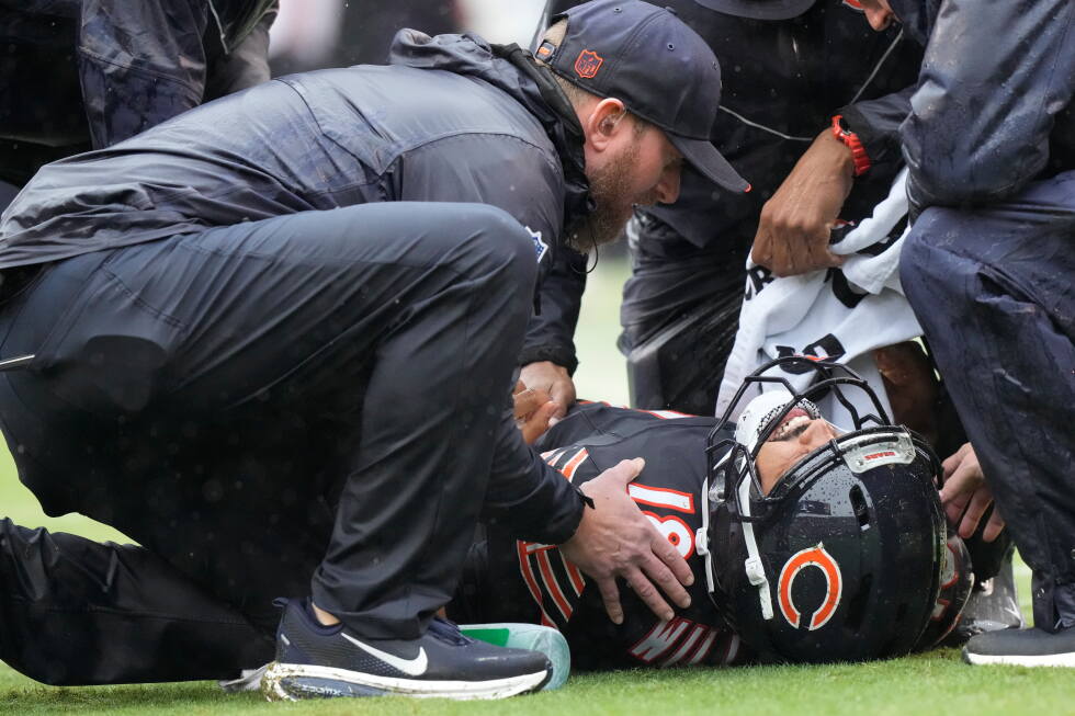 Bears quarterback Caleb Williams carted off with a right hamstring injury