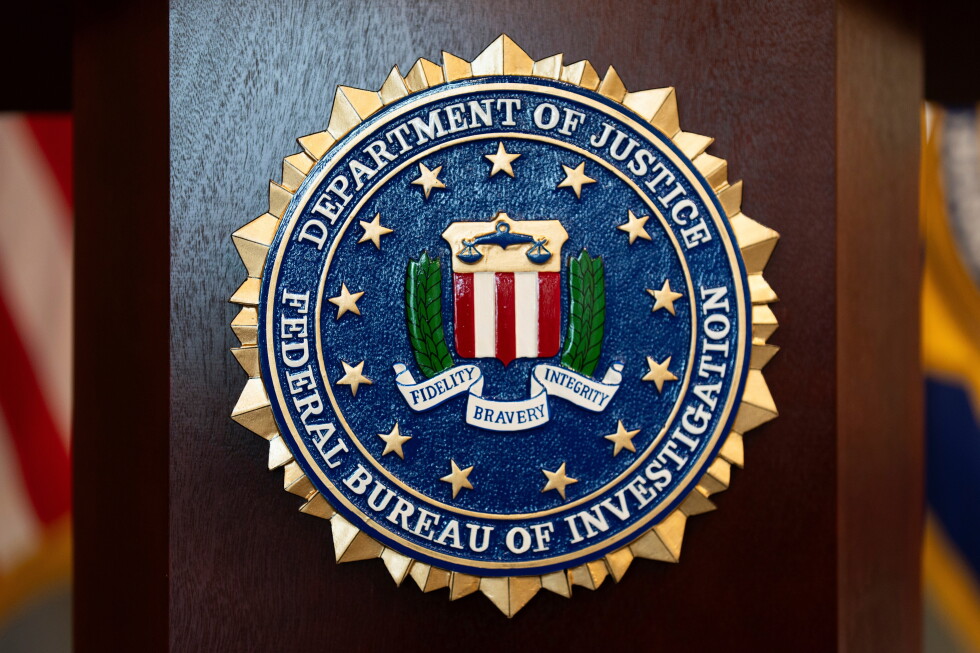 FBI investiga aparente violación de su web de empleo; hackers dicen tener datos sensibles