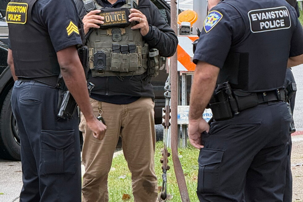 US citizen injured in Illinois after ICE agents mistook him for fugitive and tried to arrest him