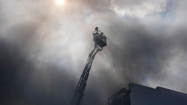 Russian strikes kill 2 Ukrainian civilians as Moscow and Kyiv threaten to raise the stakes