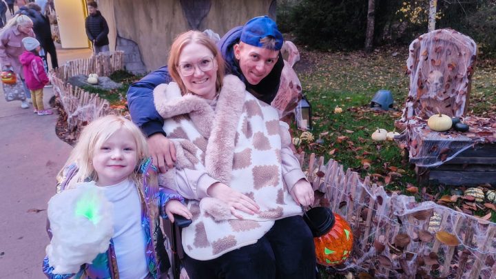 These parents have a grim diagnosis. When should they tell their kids?