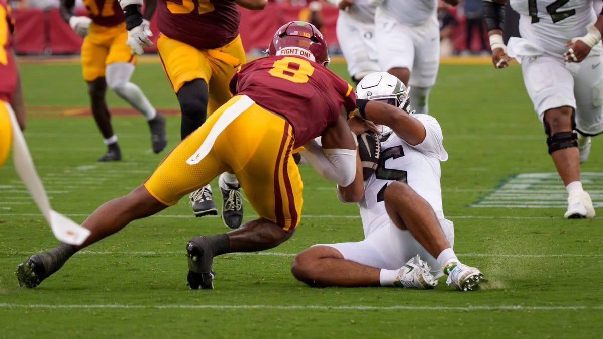 Dante Moore injury: Oregon QB takes scary hit to head, carted off field, put in ambulance