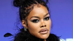 See all the stunning VMAs red carpet looks, including Chloe Bailey