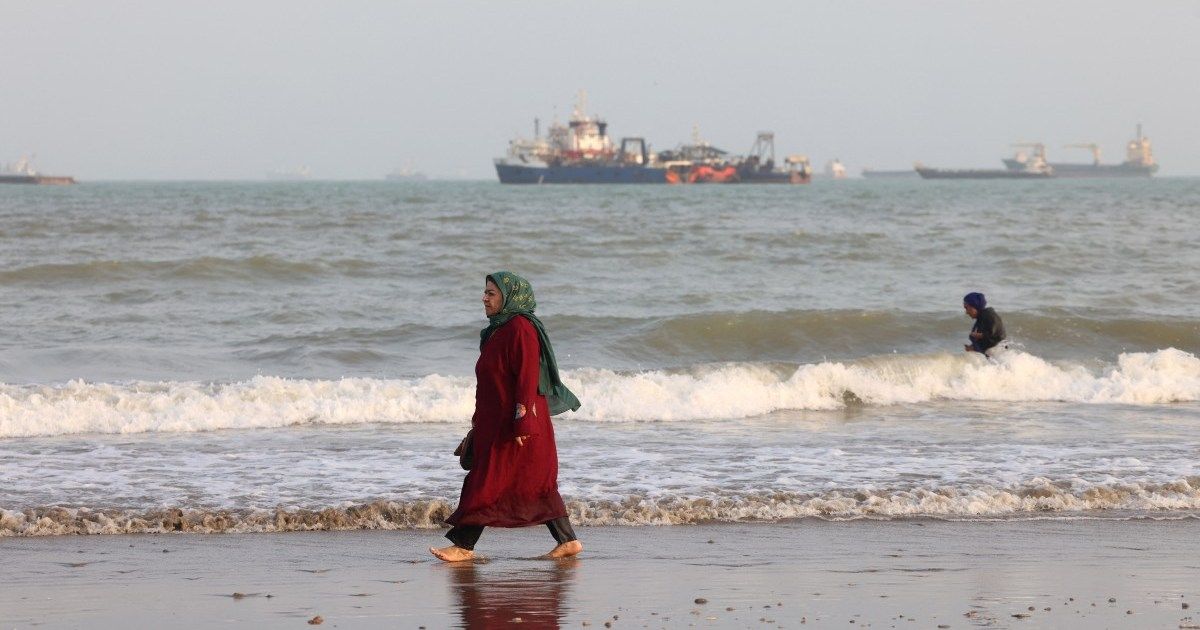 Oil prices climb as US, Iranian attacks stoke fears of escalation