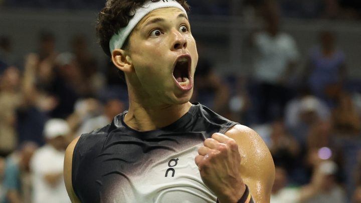 Ben Shelton shocks Carlos Alcaraz in five sets to win US Open quarterfinal