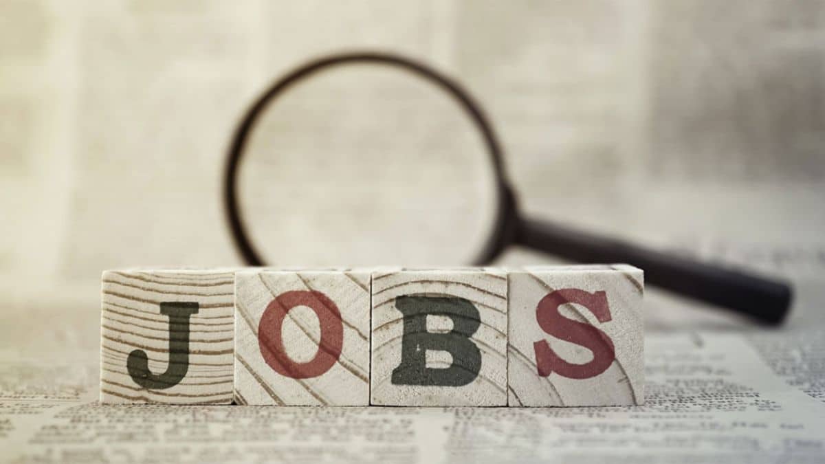 Ahsan Iqbal Announces 15,000 Jobs for Karachi