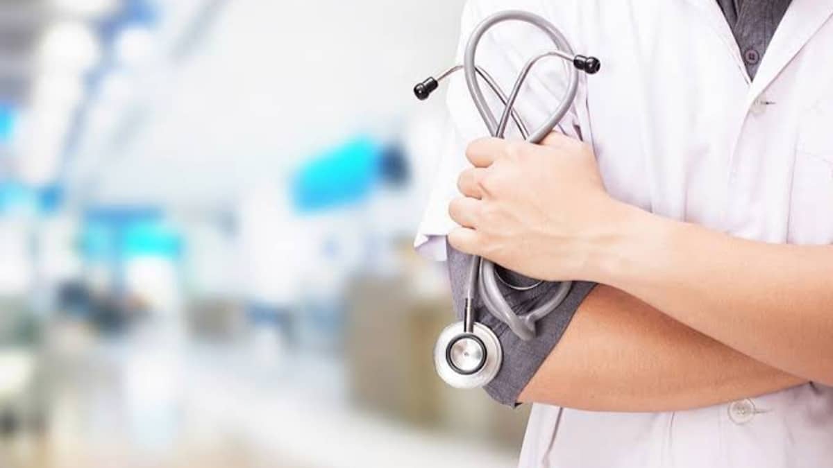 Sindh Govt Hospital Doctors Yet to Receive Salaries for 3 Months