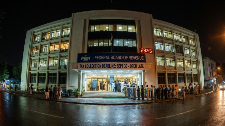 Banks to Stay Open Late on September 30