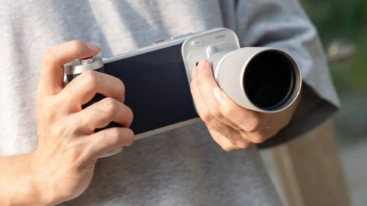 Honor’s New Phone Camera Accessory Looks Like a Giant Telescope