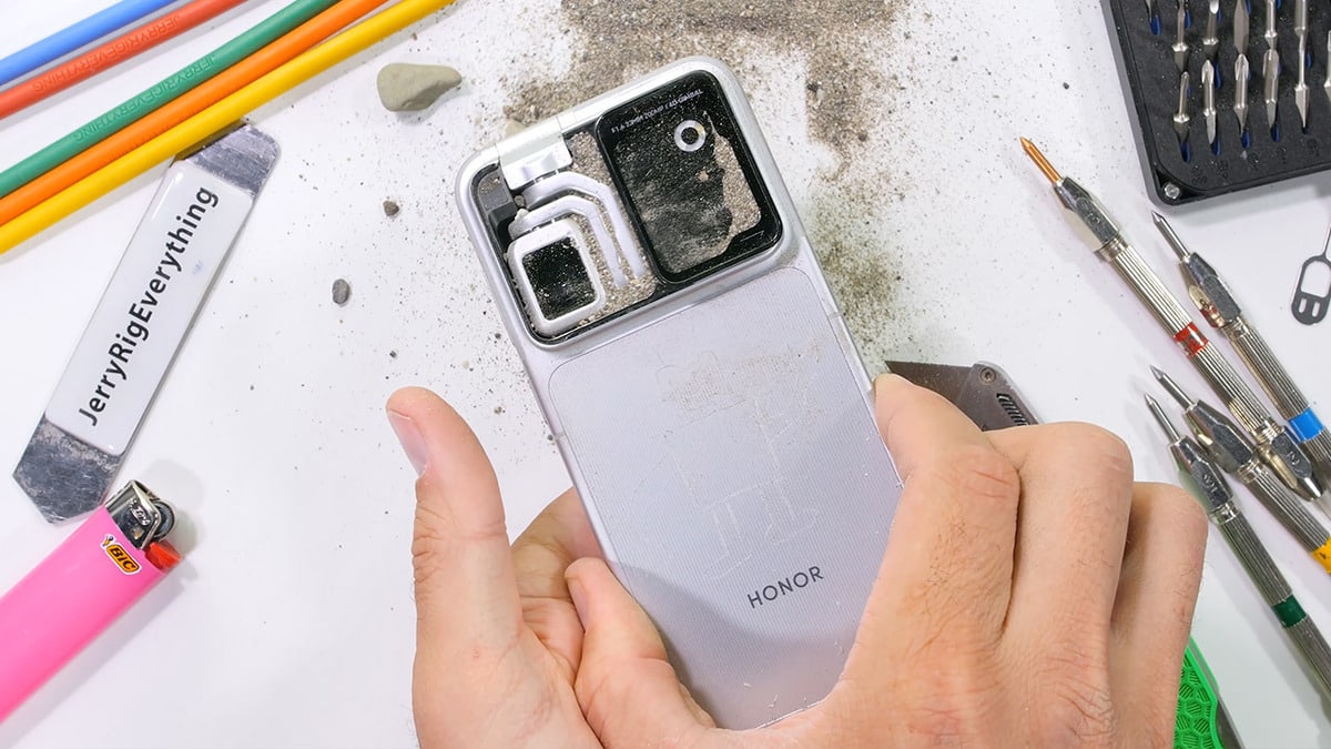 Honor Robot Phone’s Gimbal Camera Breaks From Dirt in Durability Test