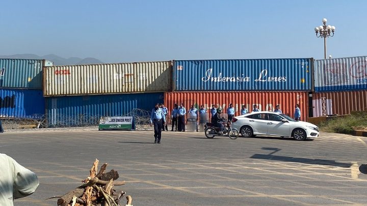 Transporters Ask Islamabad Police to Stop Using Containers in Politics