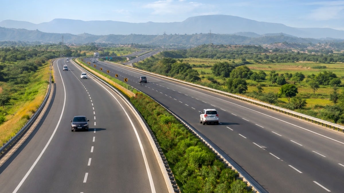 Govt Announces Deadline for Expansion of M-4 Motorway