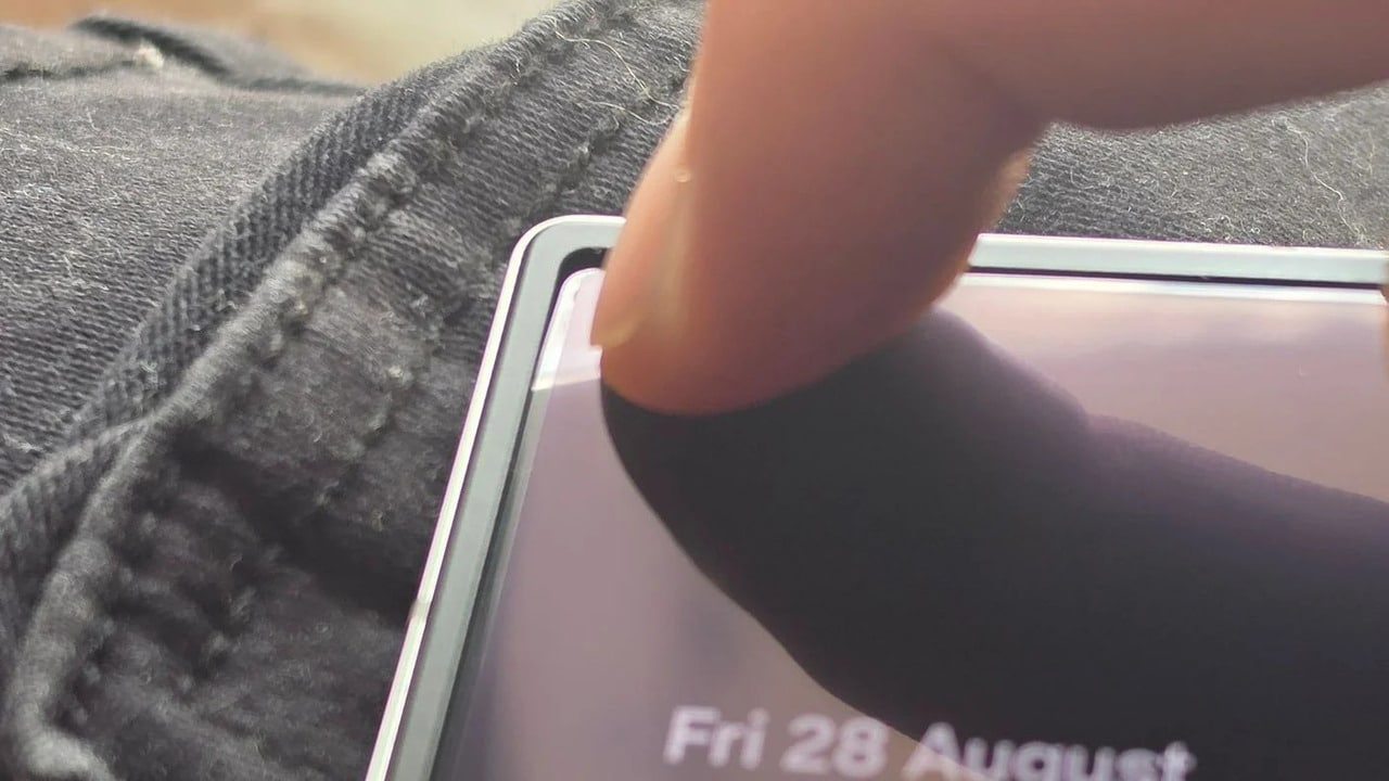 Samsung Says Galaxy Z Fold 8’s Broken-Looking Screen Issue is Intentional